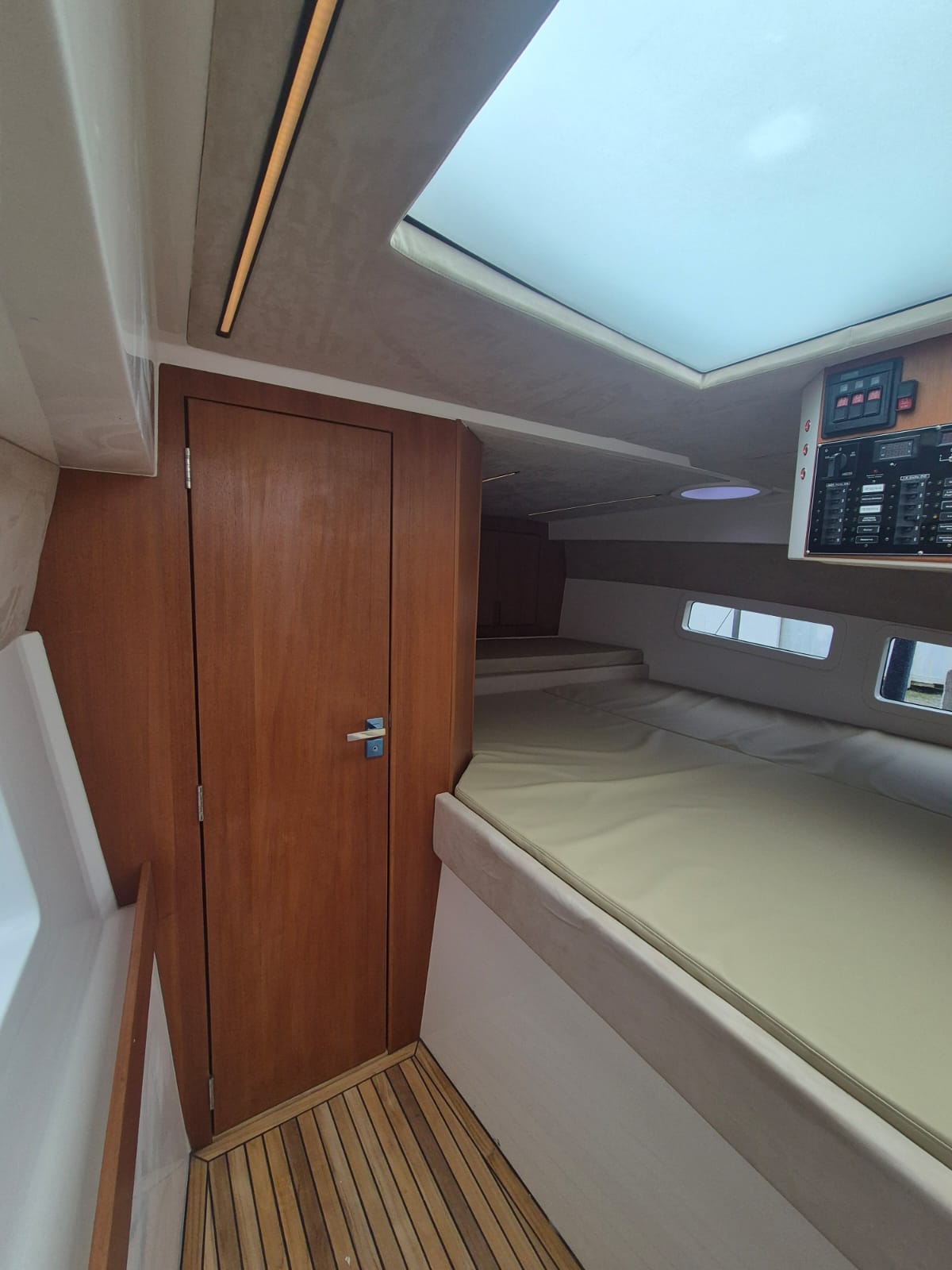 Foto Catamarã Titan Cabin